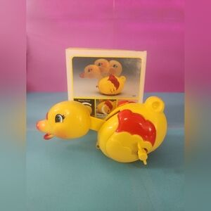 Vintage Wonderful Goose/Duck Wind Up Engine Toy Antique